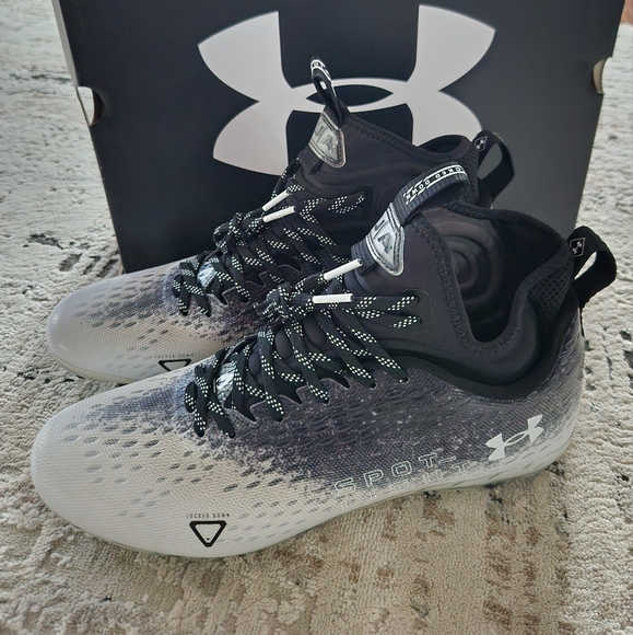 Under Armour Spotlight Lux MC 2.0 Football Cleat